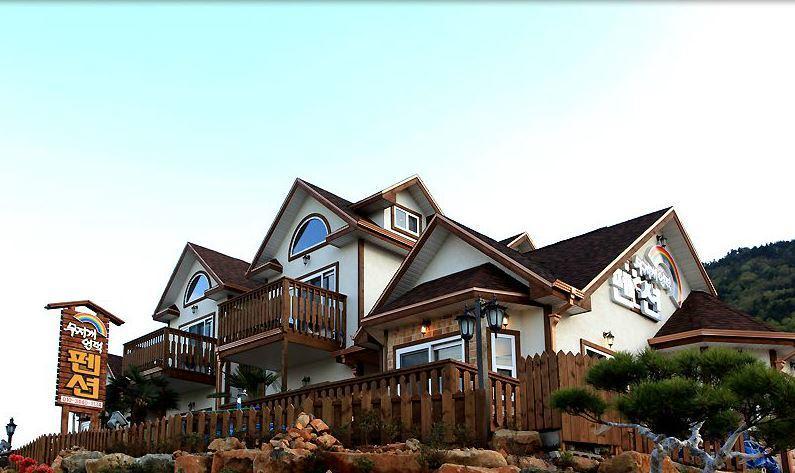 Rainbow Hill Pension Namhae Esterno foto
